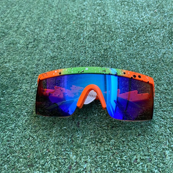 Sporty sunglasses - Picture 5 of 7